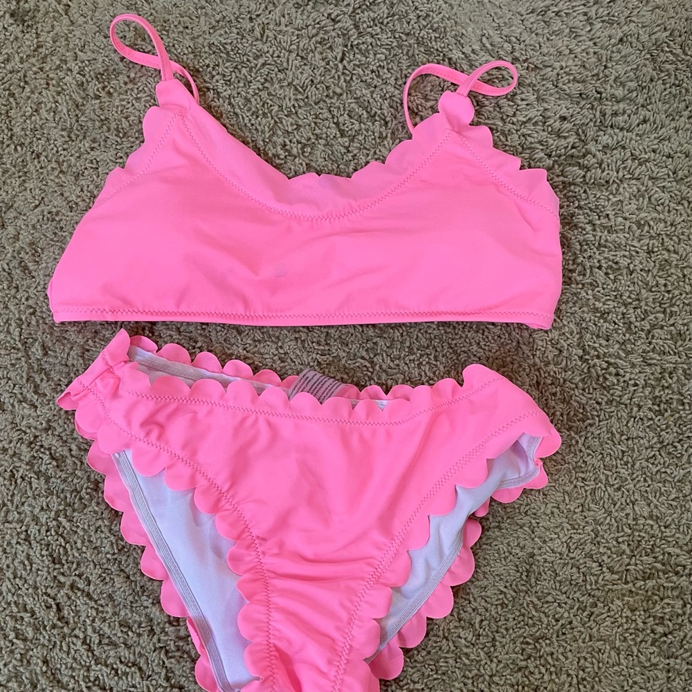 Cupshe Scalloped Trim bikini